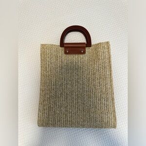 Raffia bag with wooden handle